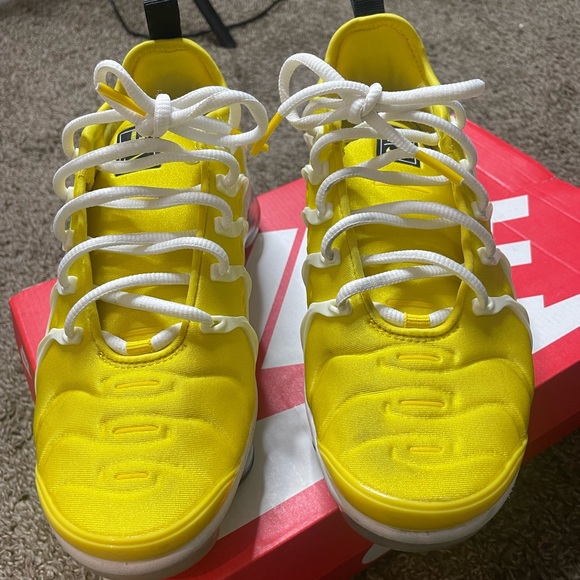 yellow and white vapormax plus